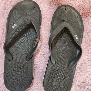 Men's Under Armour flip flops size large
